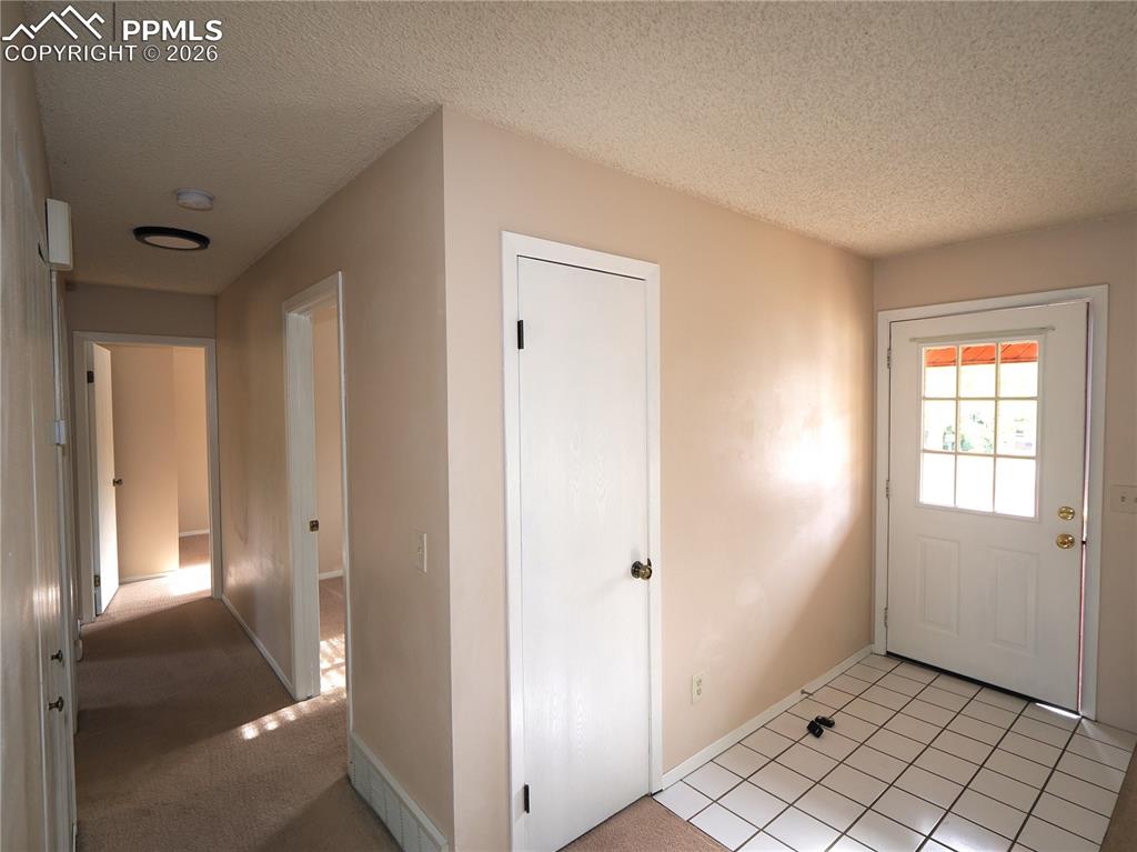 Image 15 of 31: Entry