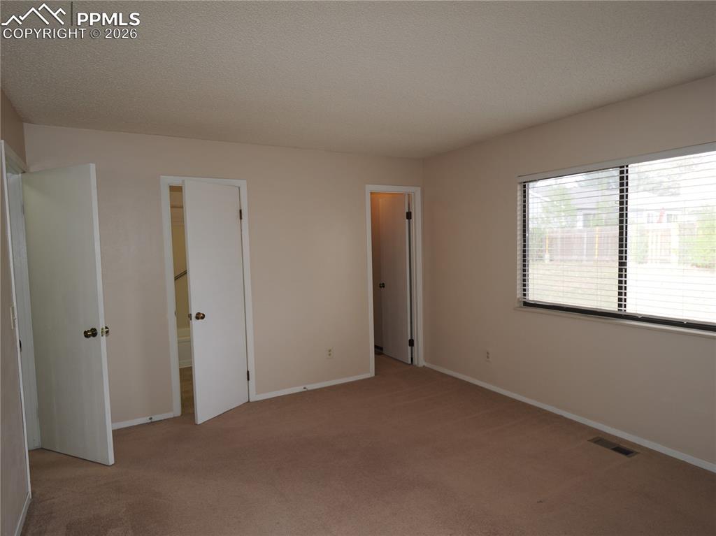 Image 22 of 31: Bedroom