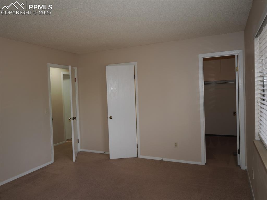 Image 23 of 31: Bedroom