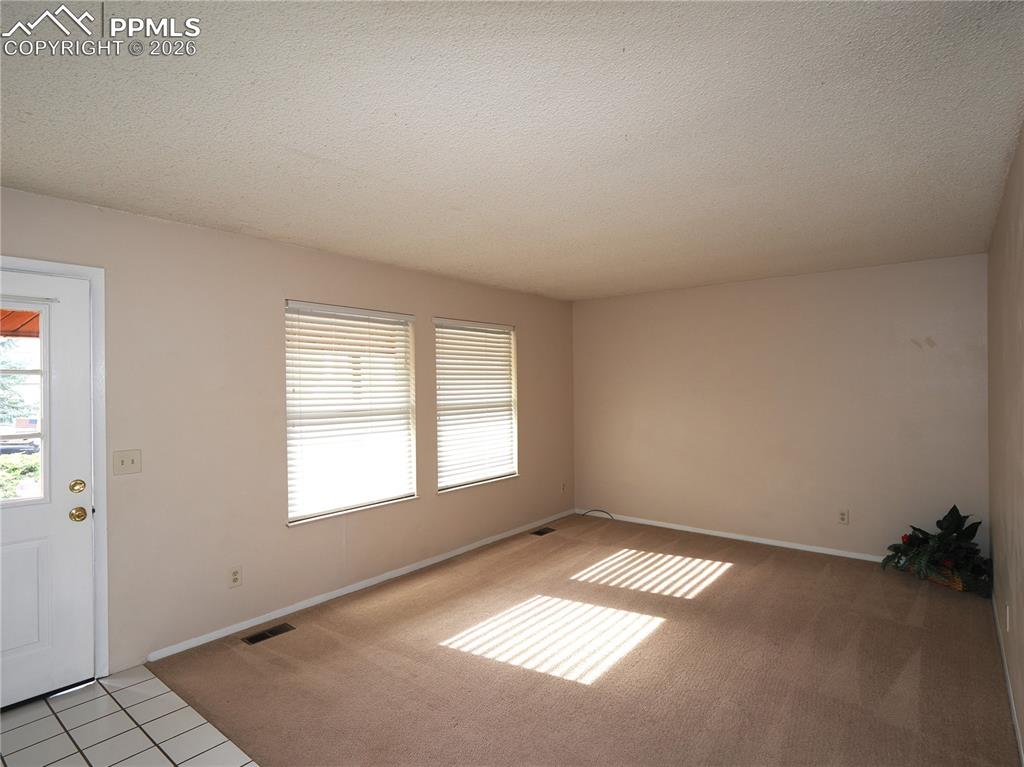 Image 6 of 31: Entry