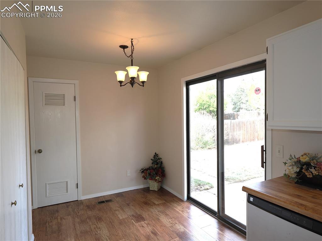 Image 9 of 31: Entry