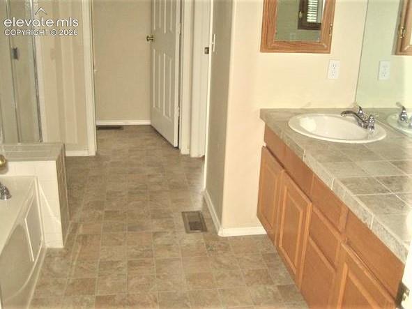 Image 10 of 11: Bathroom