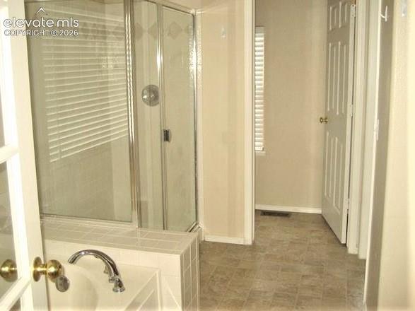 Image 11 of 11: Bathroom