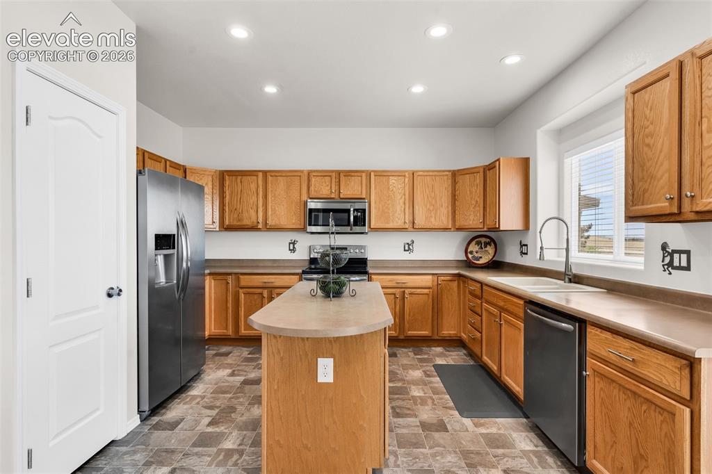 Image 17 of 49: Kitchen