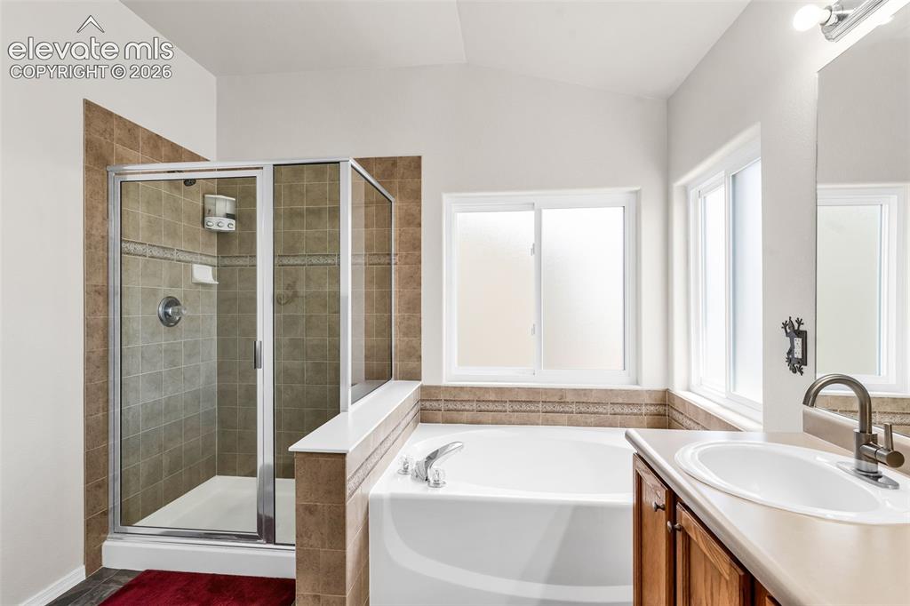 Image 33 of 49: Bathroom