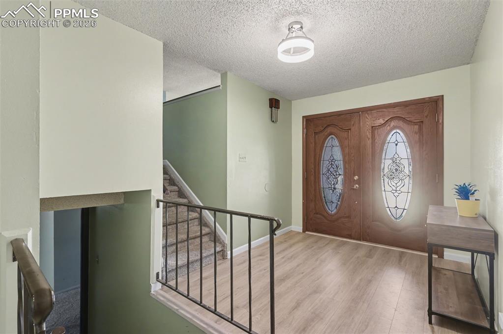 Image 19 of 33: Entry