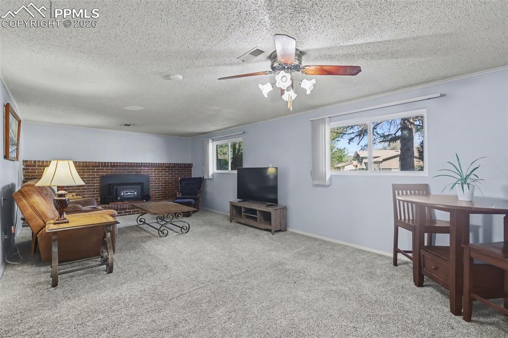 Image 21 of 33: Living Room