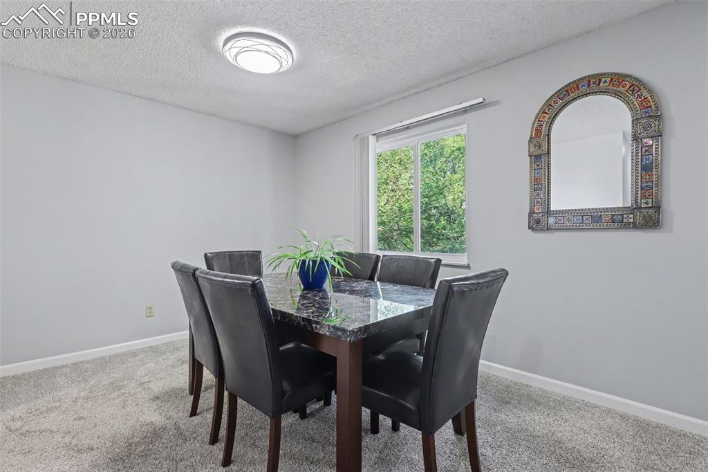 Image 9 of 33: Dining Area