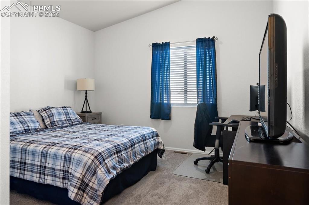 Image 15 of 36: Bedroom