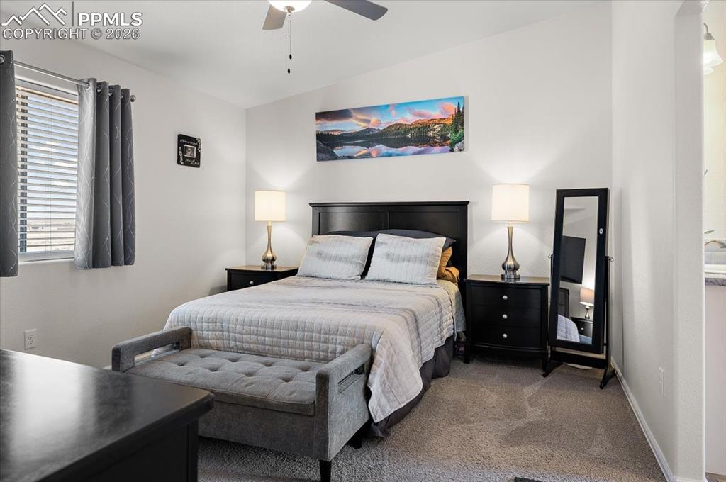 Image 16 of 36: Bedroom