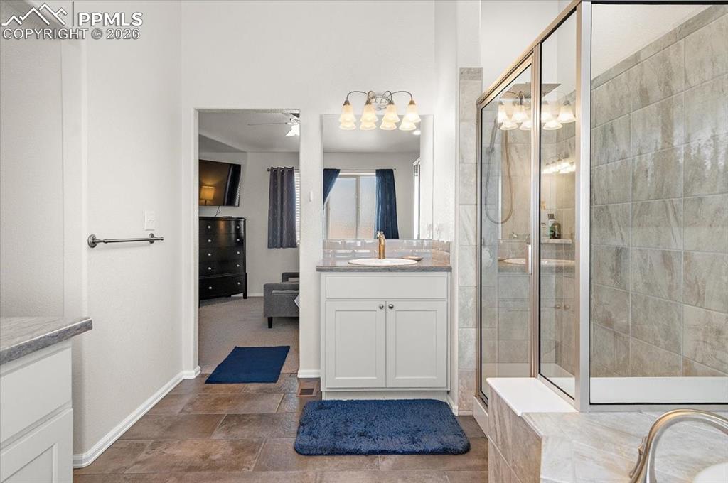 Image 20 of 36: Bathroom