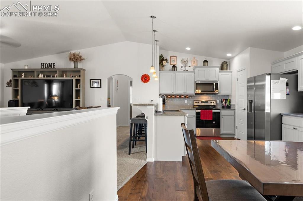 Image 21 of 36: Dining Area