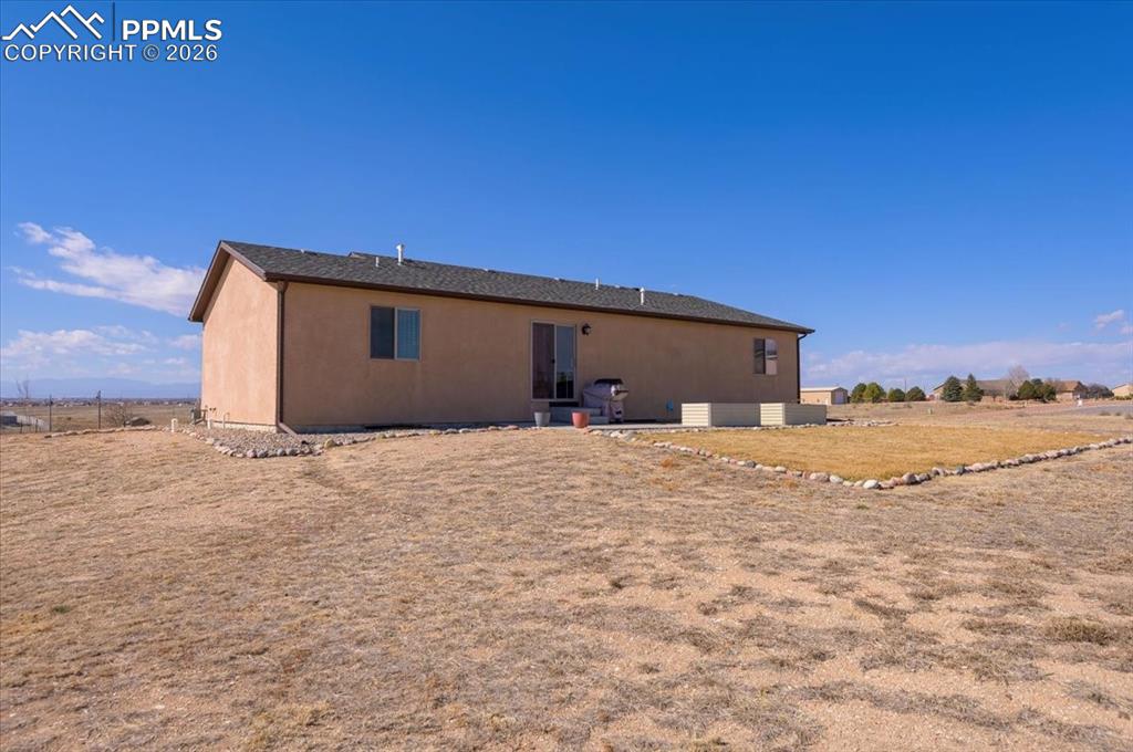 Image 27 of 36: Back of Structure