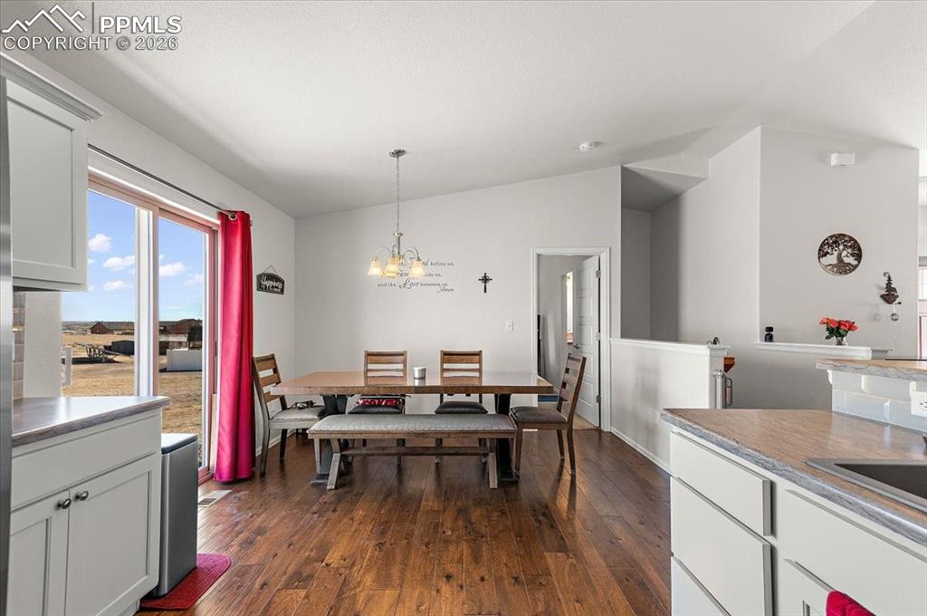 Image 9 of 36: Dining Area