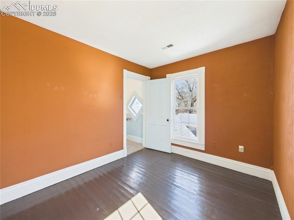 Image 24 of 42: Entry