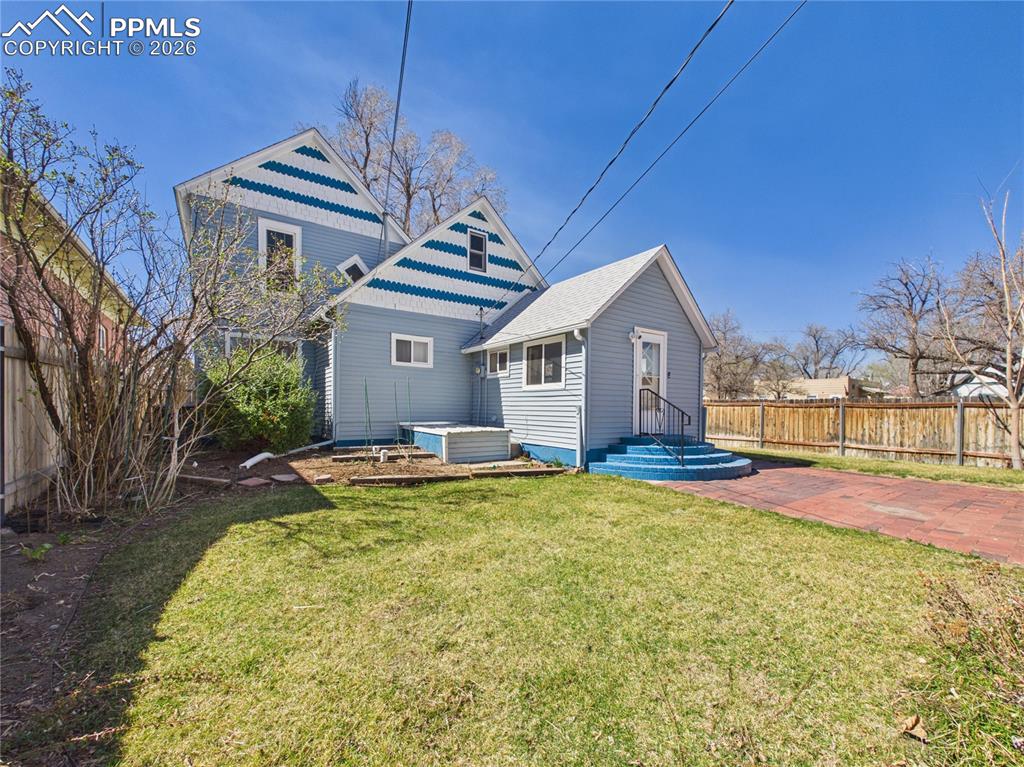 Image 37 of 42: Back of Structure