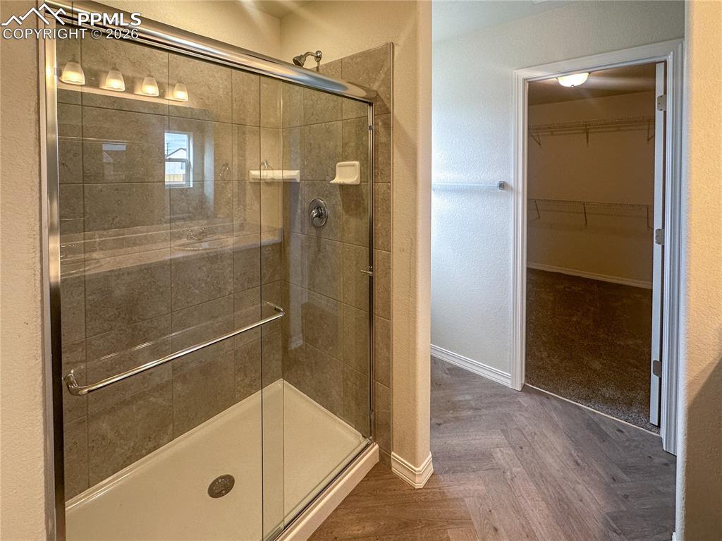 Image 12 of 25: Photos of previous model. Some options may vary.