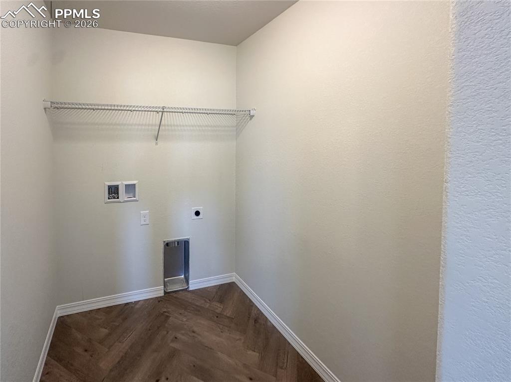 Image 15 of 25: Photos of previous model. Some options may vary.