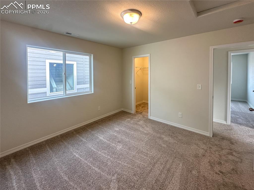 Image 18 of 25: Photos of previous model. Some options may vary.