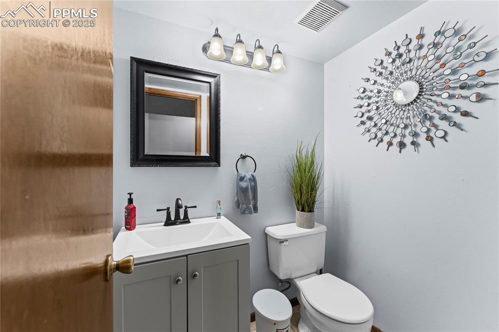 Image 10 of 21: Guest bath on main level