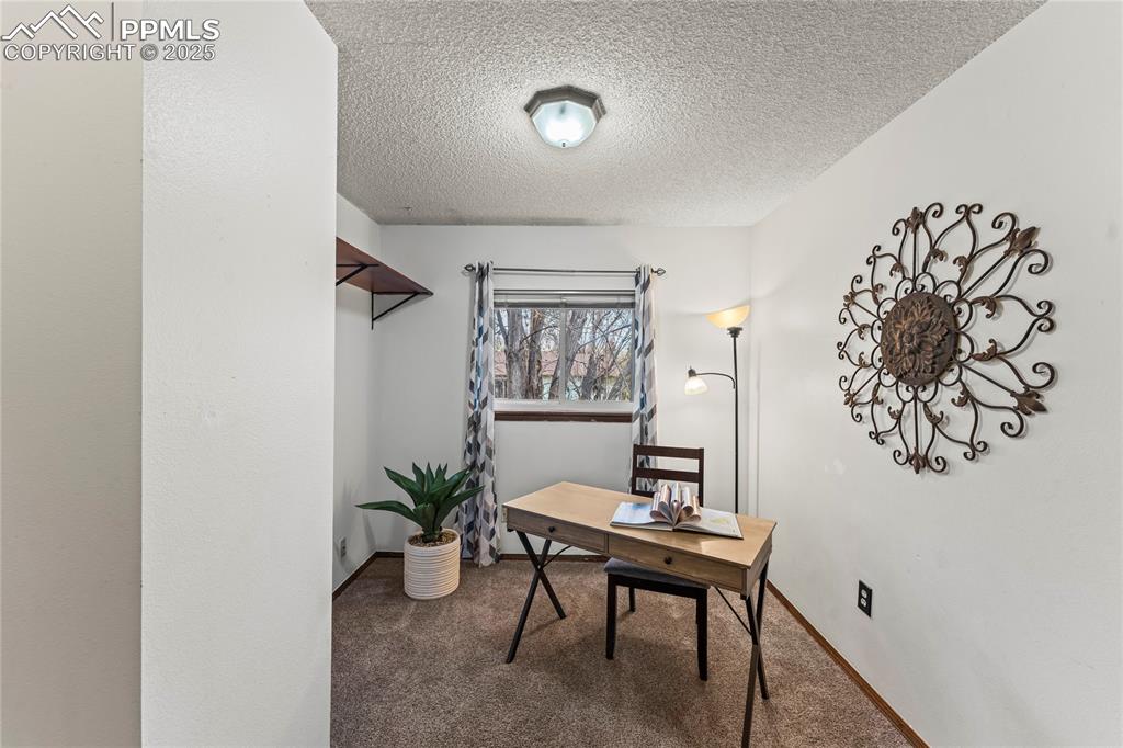 Image 13 of 21: Office