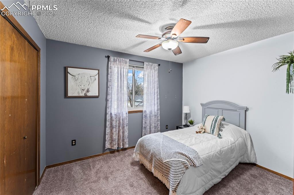 Image 18 of 21: Upper bedroom 2