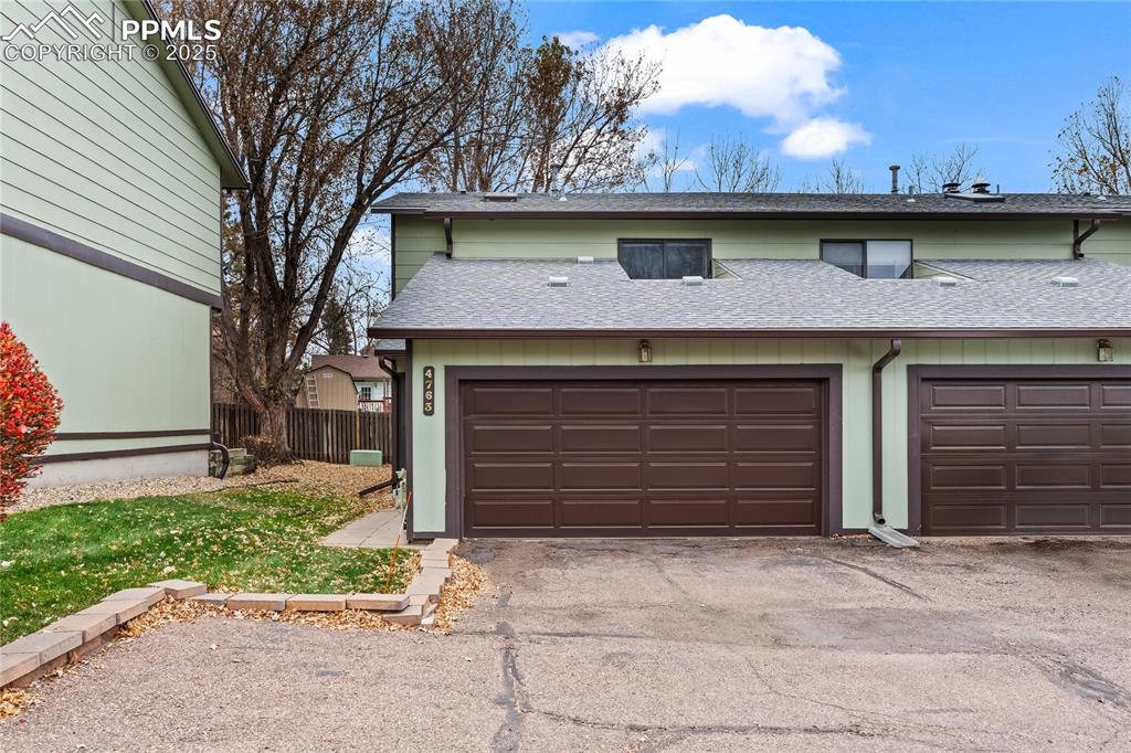 Image 20 of 21: Attached 2 car garage