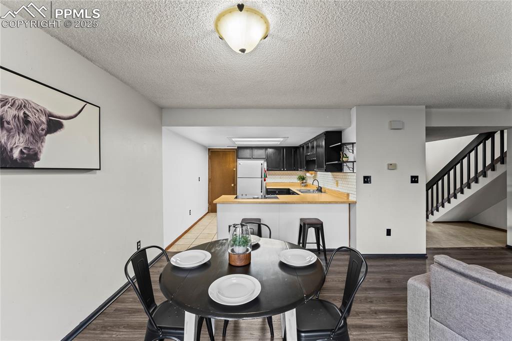 Image 6 of 21: Dining Area