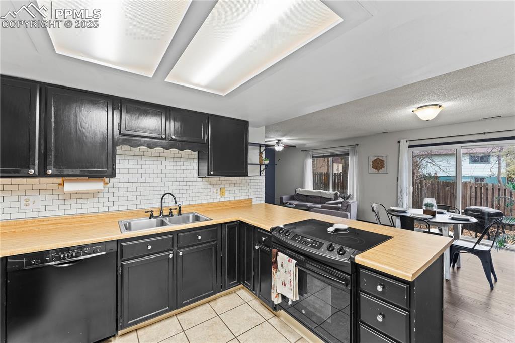 Image 8 of 21: Kitchen