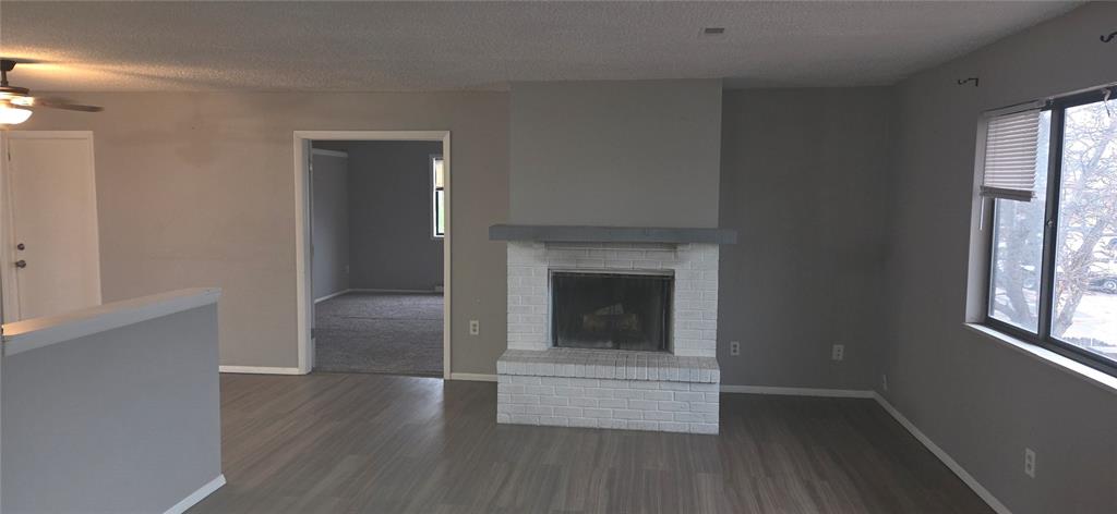 Image 9 of 12: Living Room