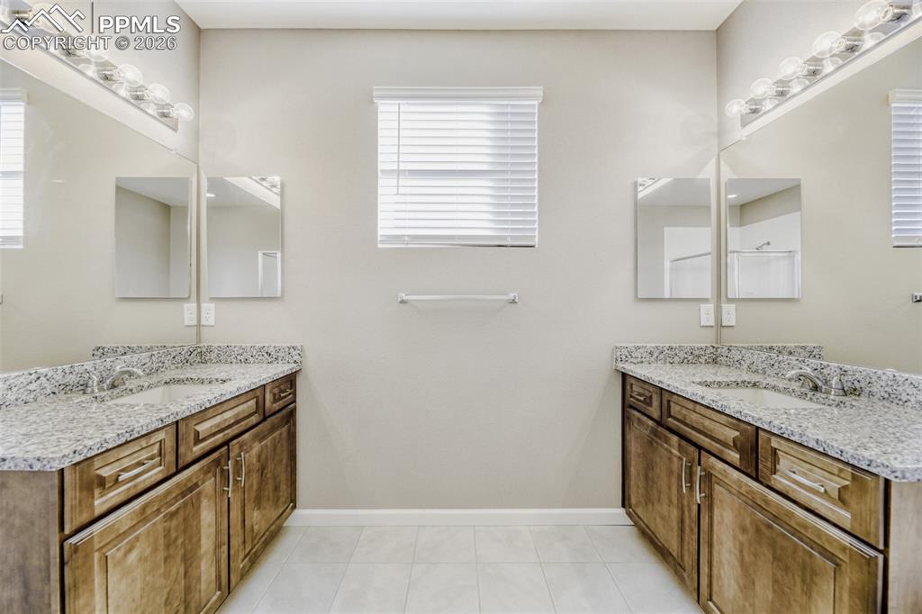 Image 13 of 28: Upper Level En Suite Primary Bathroom