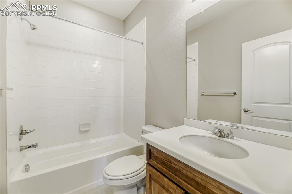 Image 19 of 28: Upper Level Bathroom