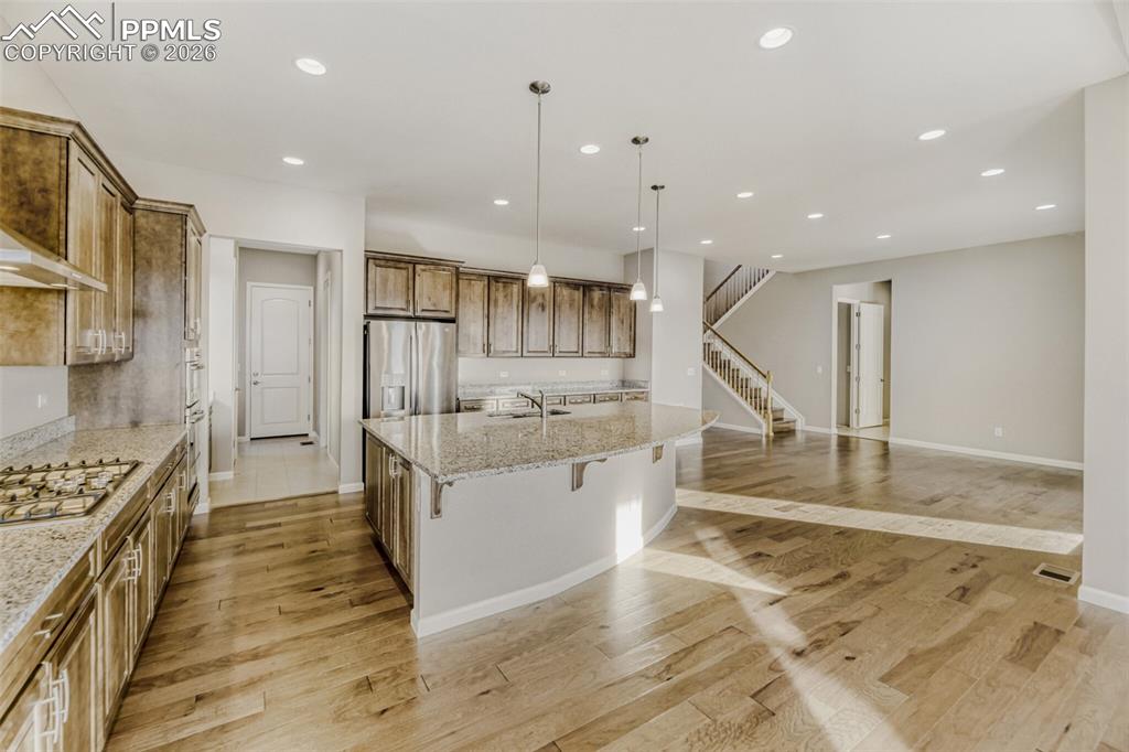 Image 3 of 28: 42" cabinets, all soft close (drawers too!)