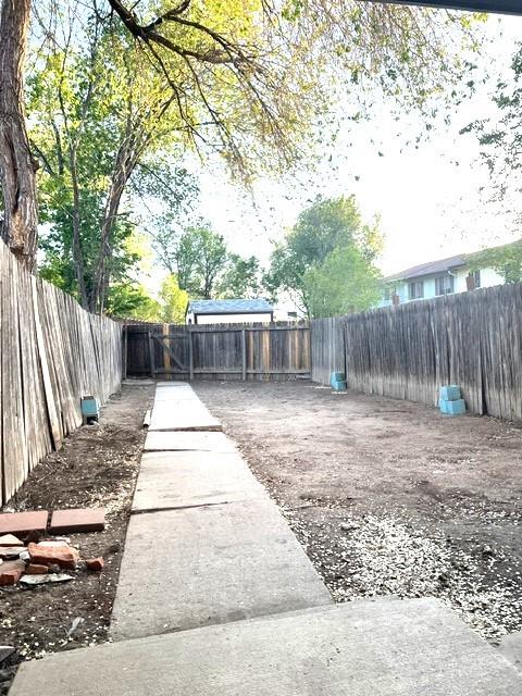 Image 21 of 22: Yard