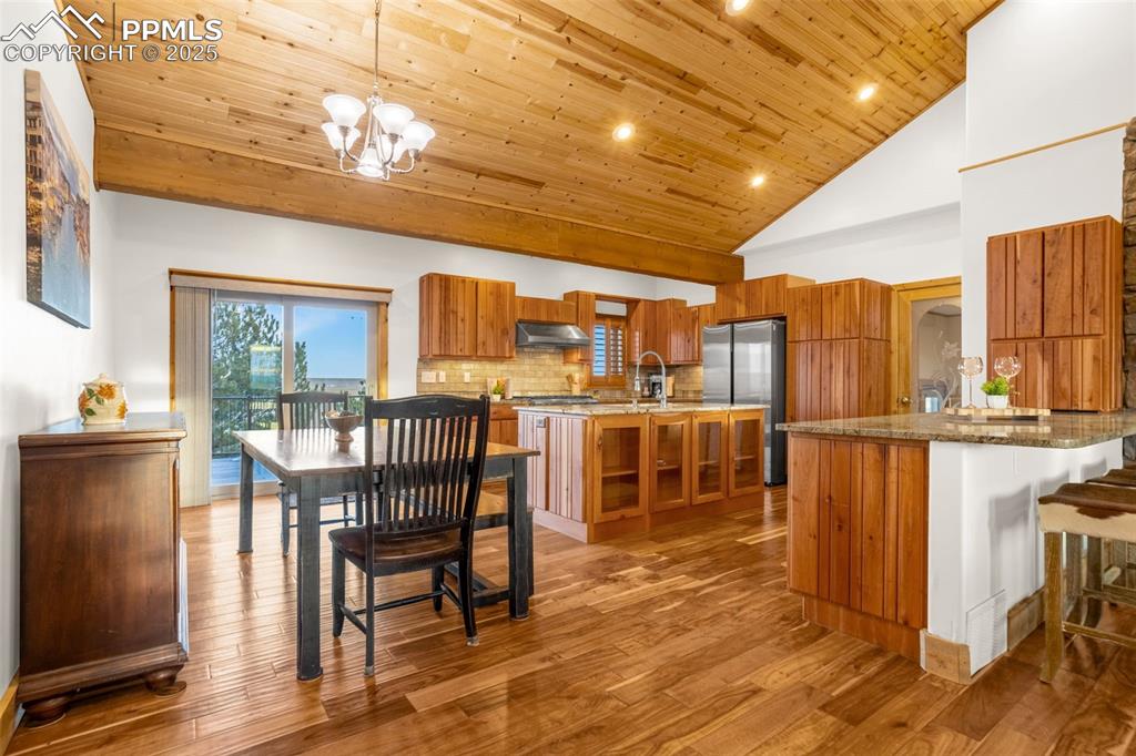 Image 11 of 48: Dining Area