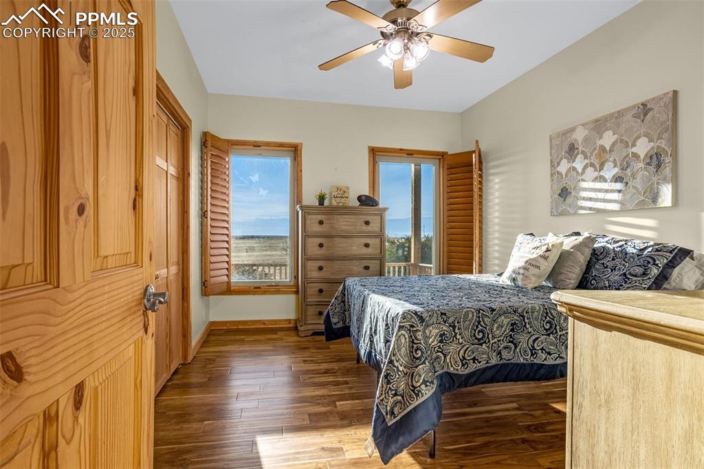 Image 14 of 48: Bedroom