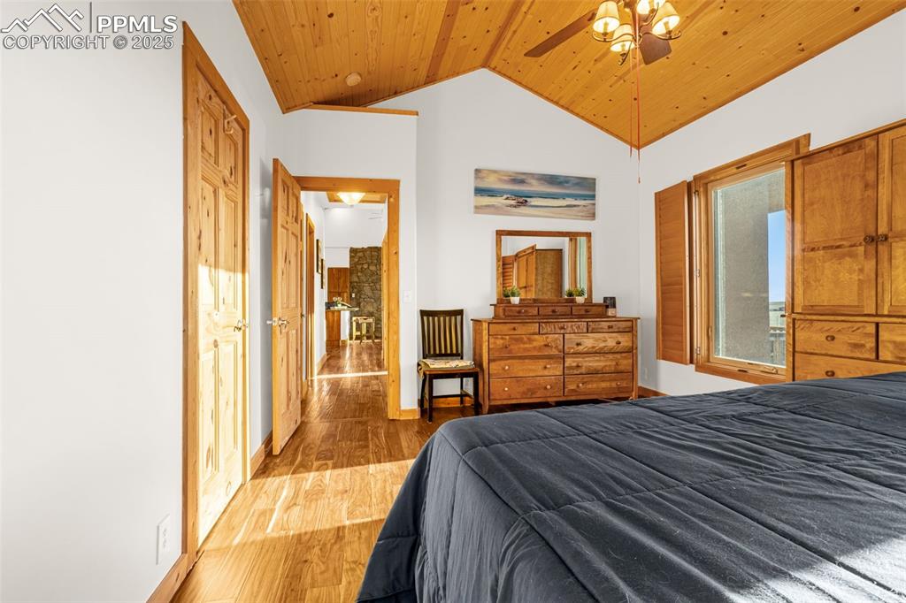 Image 16 of 48: Bedroom