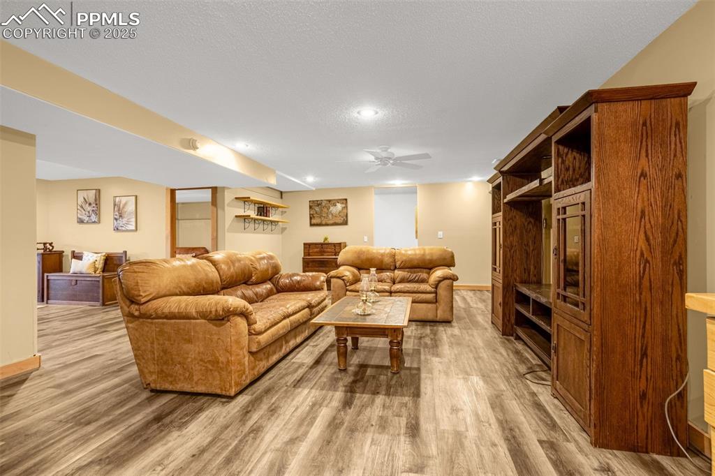 Image 22 of 48: Living Room