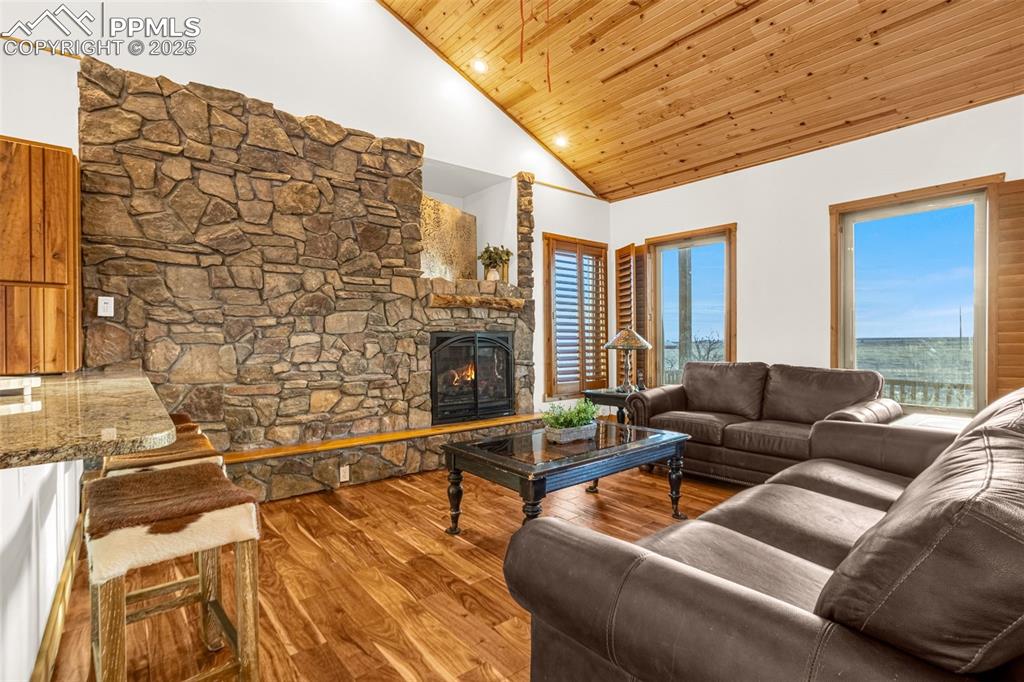 Image 6 of 48: Living Room