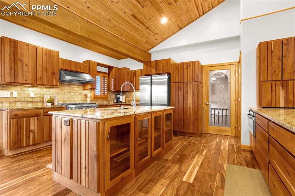 Image 8 of 48: Kitchen