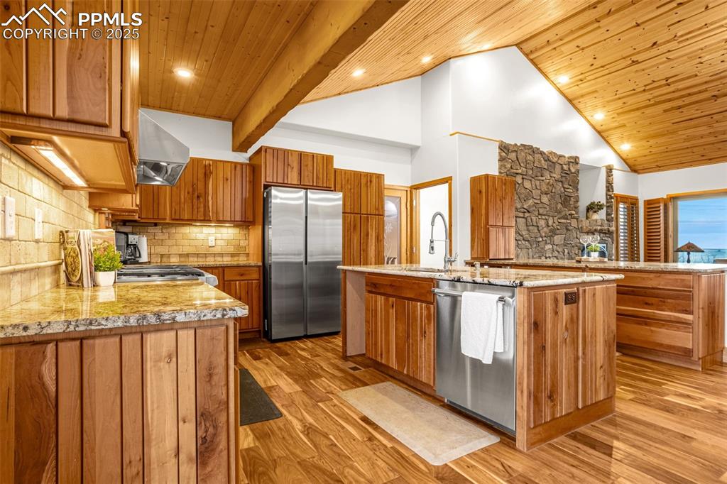 Image 9 of 48: Kitchen