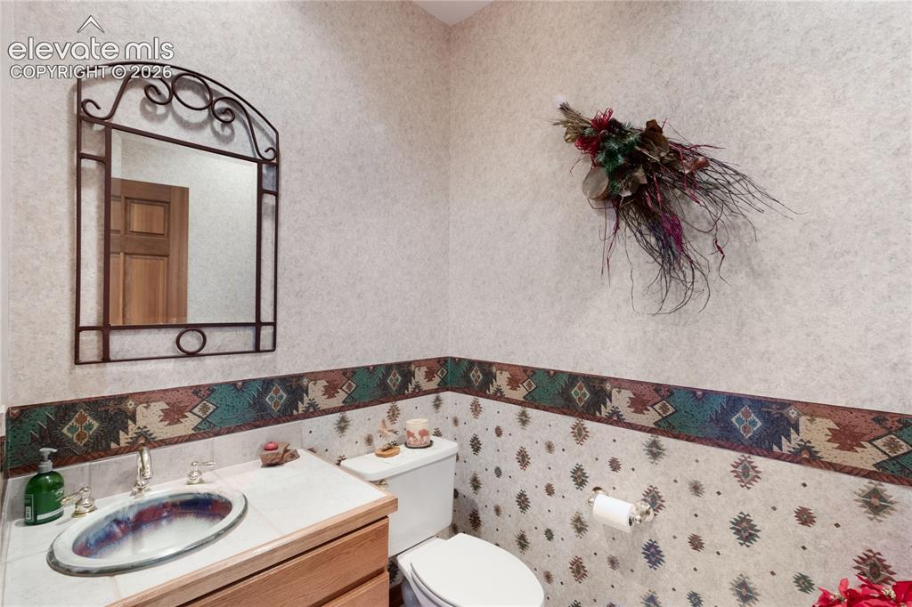 Image 19 of 48: Bathroom