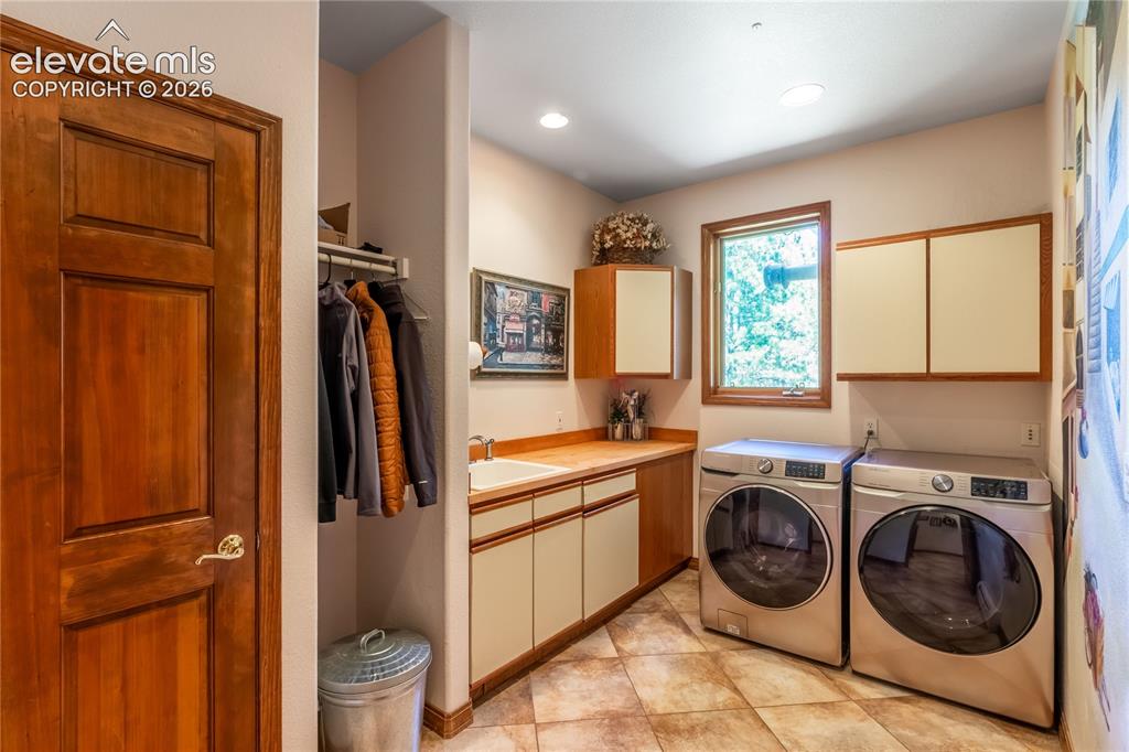 Image 25 of 48: Laundry