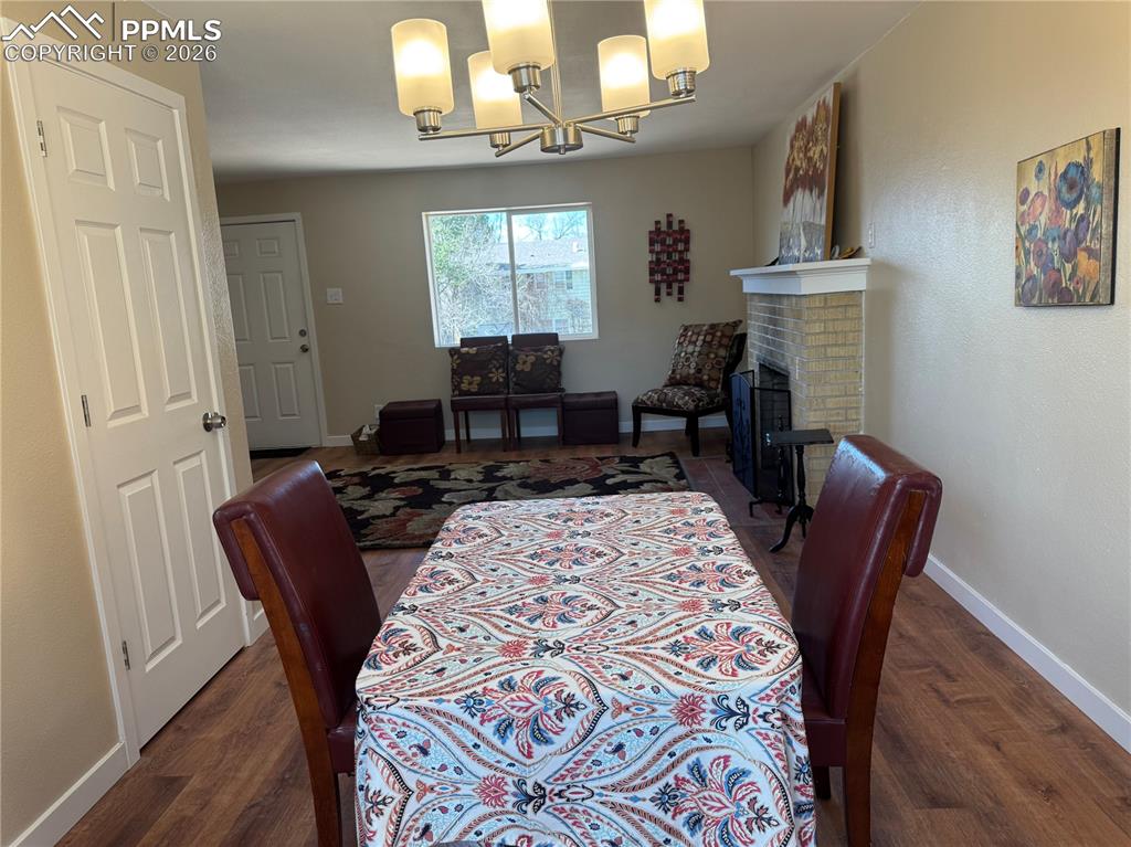 Image 10 of 35: Dining Area