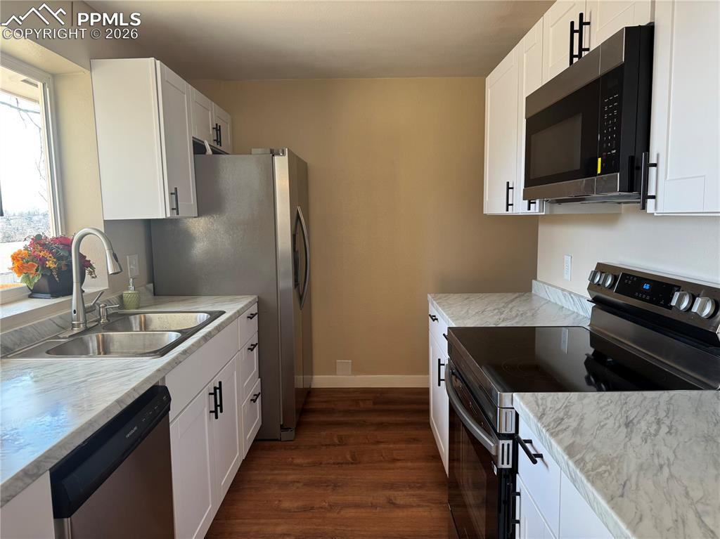 Image 12 of 35: Kitchen