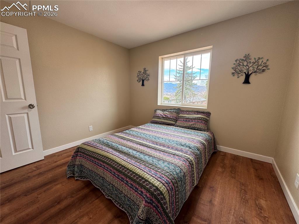 Image 16 of 35: Bedroom