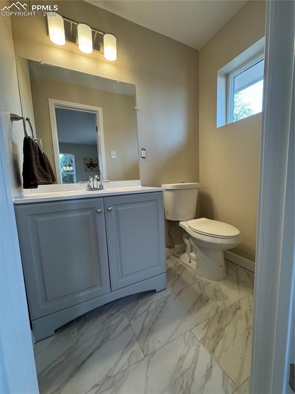 Image 18 of 35: Bathroom