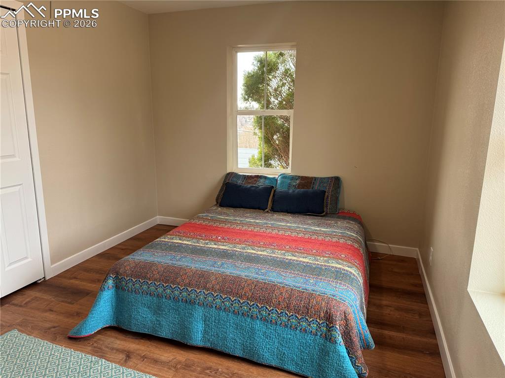 Image 20 of 35: Bedroom