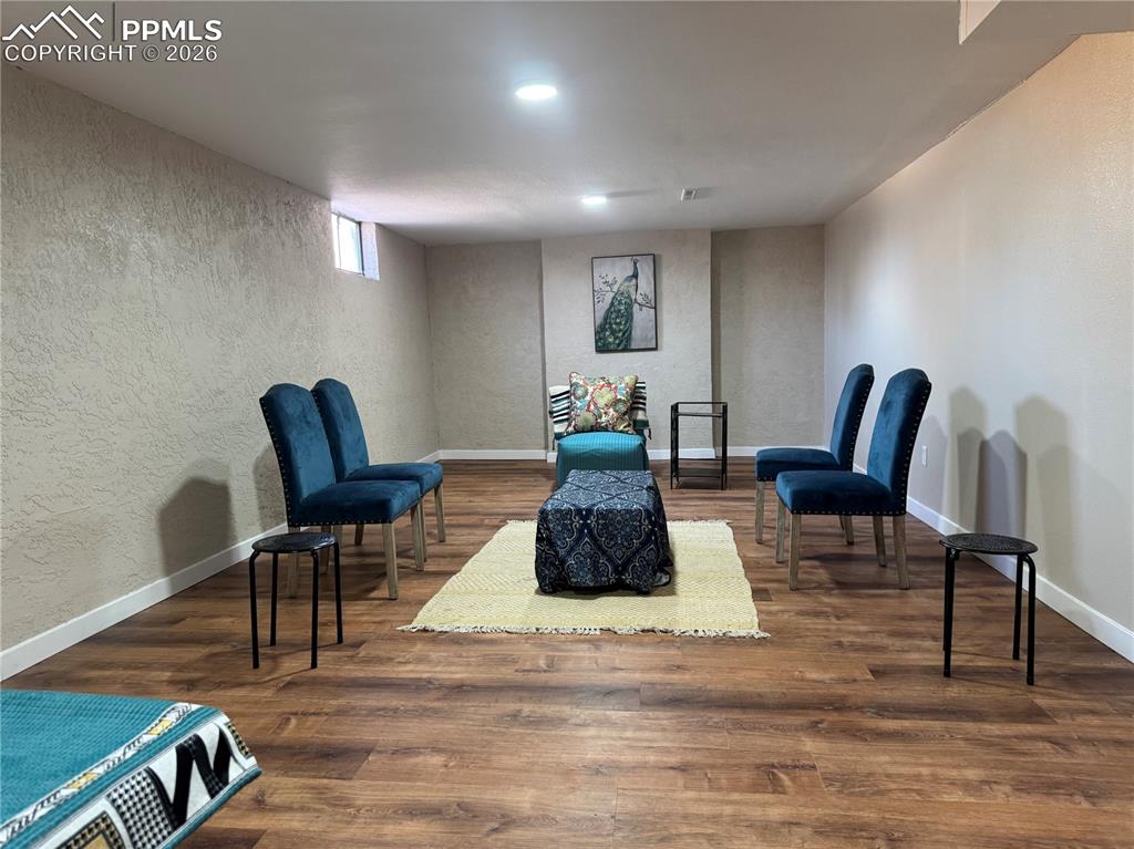 Image 21 of 35: Sitting Room