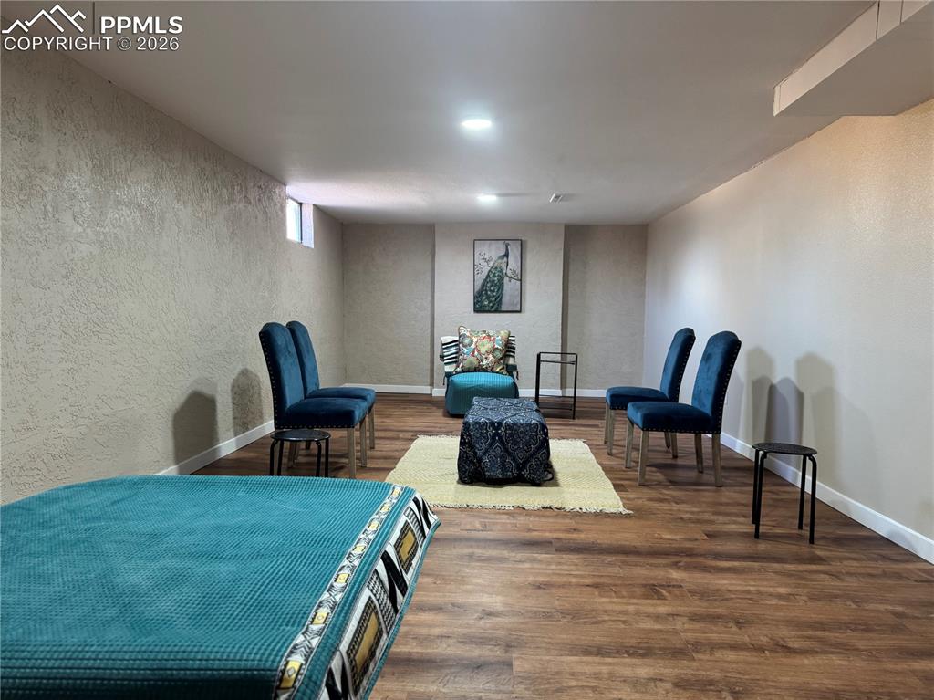 Image 22 of 35: Sitting Room